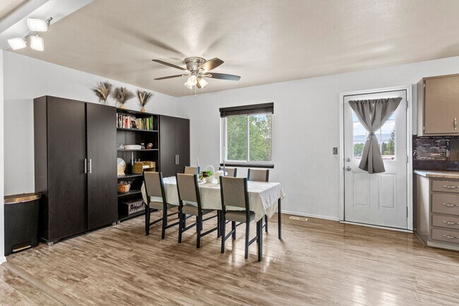 Building Photo - 4303 Eastcrest Cir W
