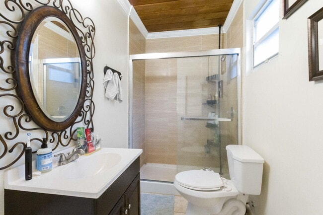 Building Photo - 614 N 7th St