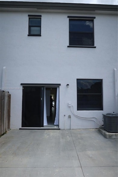 Building Photo - 18240 SW 148th Rd