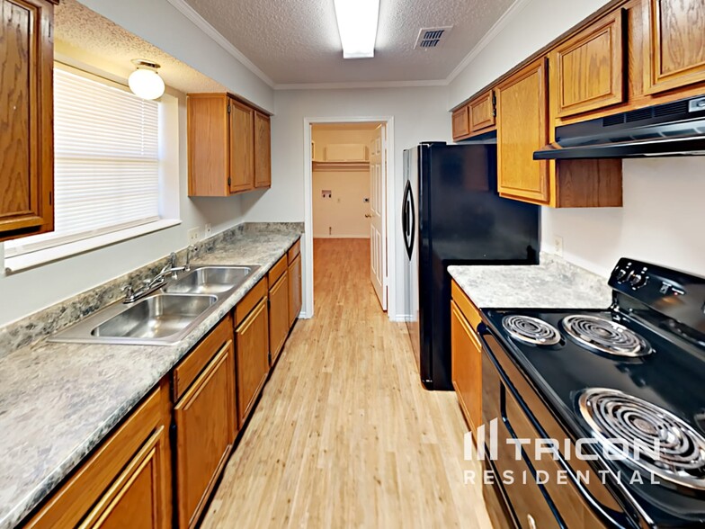 Building Photo - 7828 Texridge Dr
