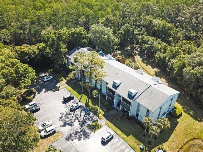 Building Photo - 1372 Pine Ridge Cir E