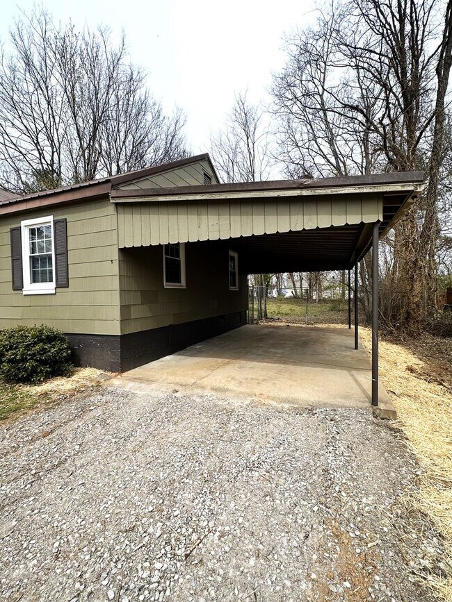 Building Photo - 2 Bedroom Home For Rent Near The Montgomery County Library!