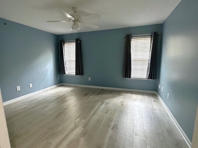 Building Photo - Gorgeous 2 bed/2 bath located in gated community!