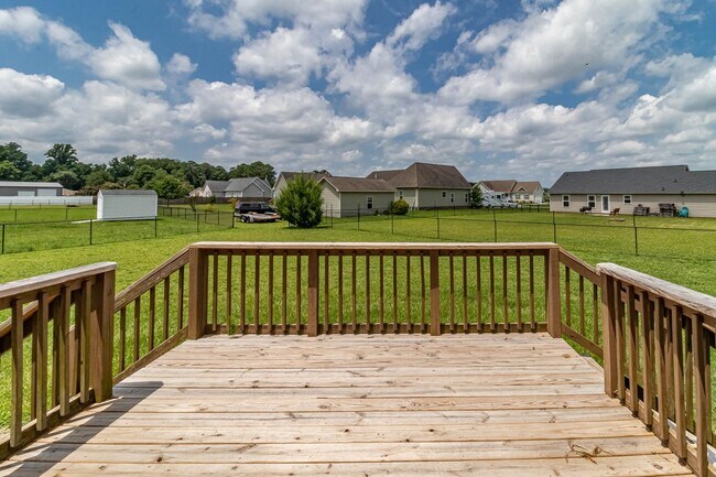 Building Photo - 109 Willow Pond Dr