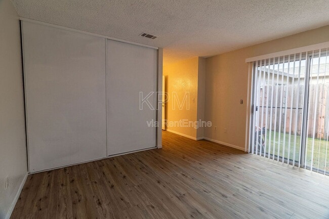 Building Photo - 2540 Banyan Dr