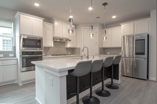 Building Photo - 16 Mariposa Wds Dr