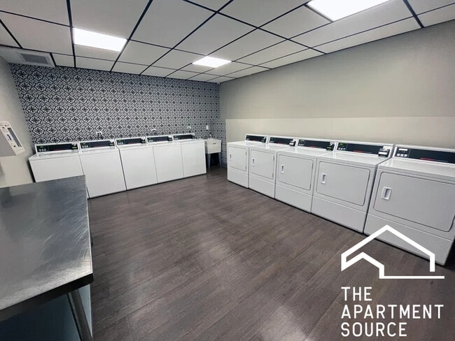 Building Photo - 4242 N Sheridan Rd