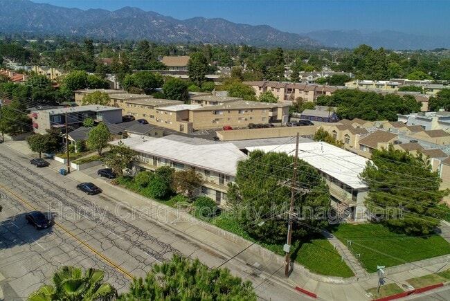 Building Photo - 3906 La Crescenta Ave