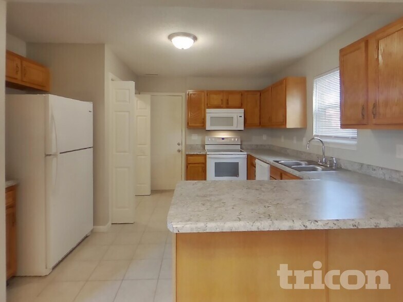 Building Photo - 10249 Cadogan Dr