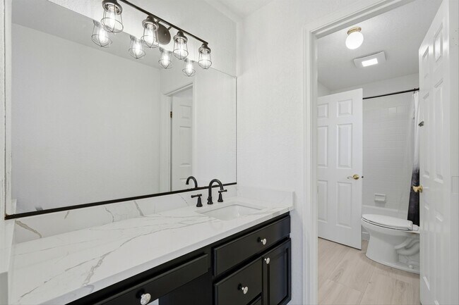 Building Photo - 17903 Ridge Lake Dr