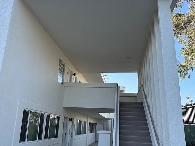 Building Photo - 5819 Carlton Way