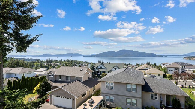 Building Photo - Incredible View Home - 5 Beds 2.5 Baths - Pet Friendly - NAS Whidbey - Island Hospital