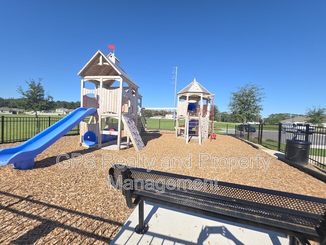 Building Photo - 33409 Country House Dr