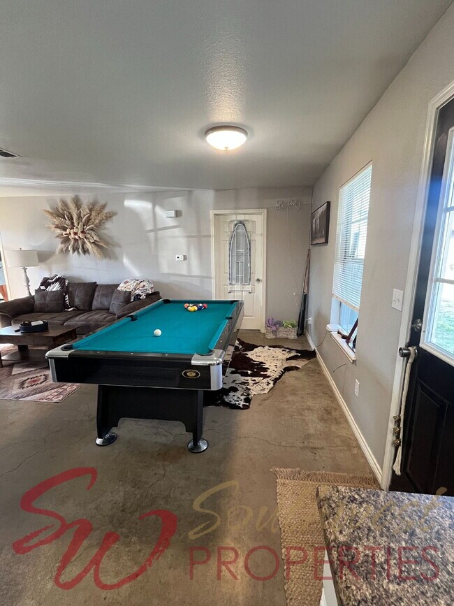 Building Photo - 2 Bedroom, 2 Bathroom Home – Low Maintenance & Convenient Living