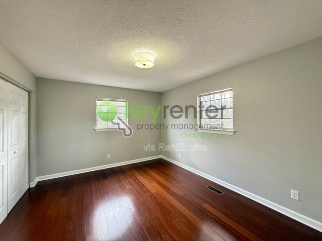 Building Photo - 1300 Highcrest Dr