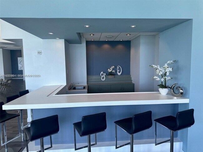 Building Photo - 300 S Biscayne Blvd