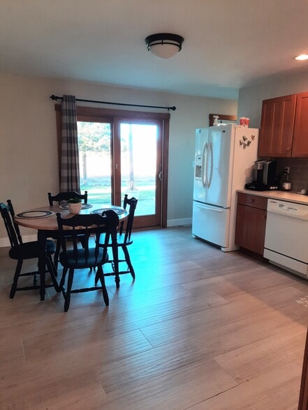 Building Photo - 21 Anderson Dr