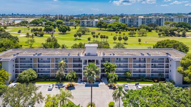 Building Photo - 2800 N Palm Aire Dr