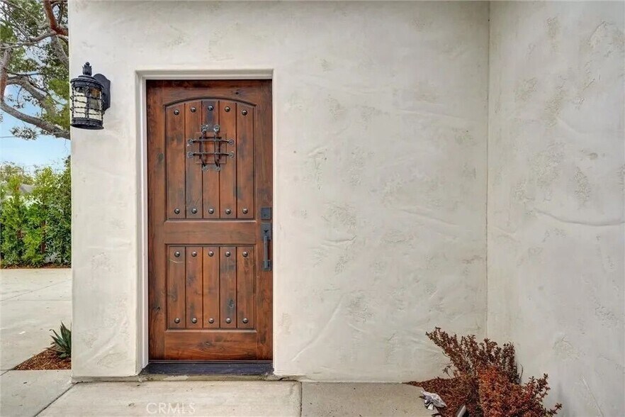 Building Photo - 1569 Wesley Ave