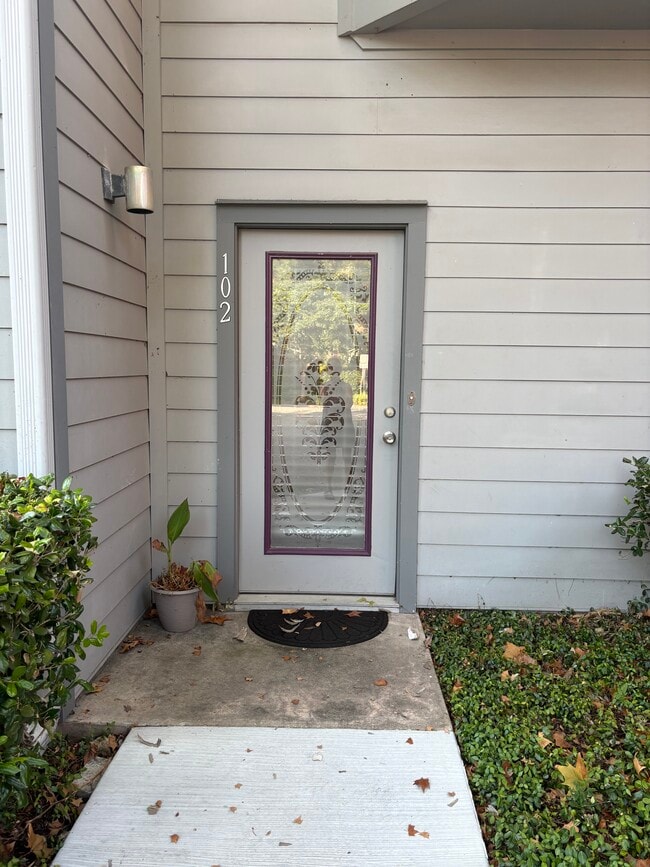 Front entry - 4209 Marathon Blvd