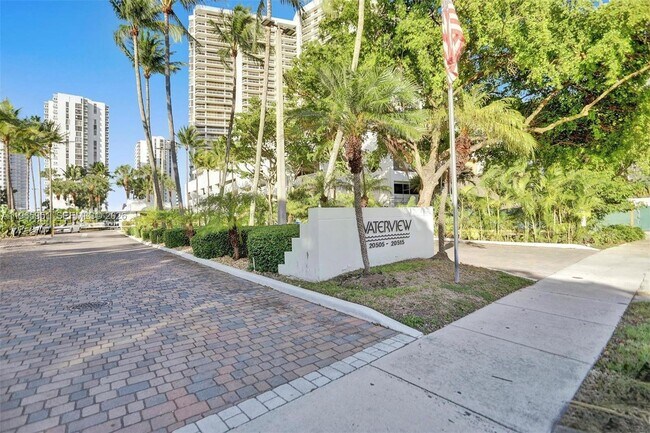 Building Photo - 20515 E Country Club Dr