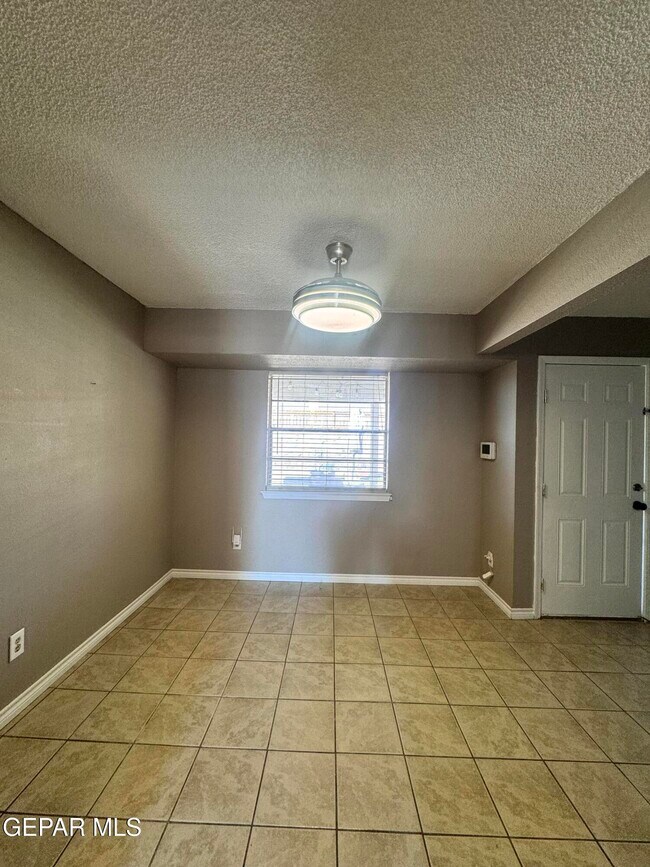 Building Photo - 701 Porras Dr