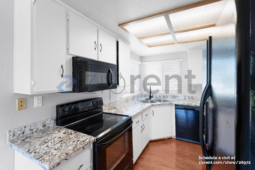 Building Photo - 5324 Vichy Cir