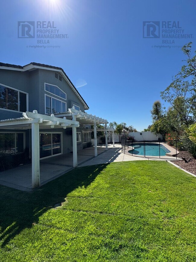 Building Photo - Resort-Style Living in Temecula – Pool Home with Designer Upgrades & 3-Car Garage