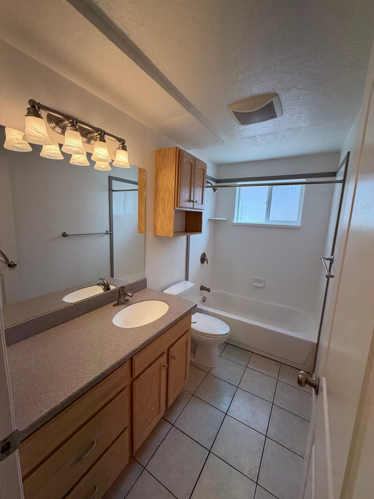Building Photo - 1633 S 740 E