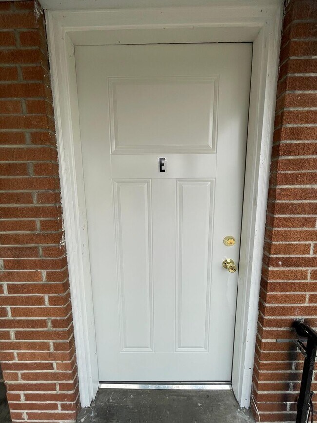 Building Photo - N Ellis