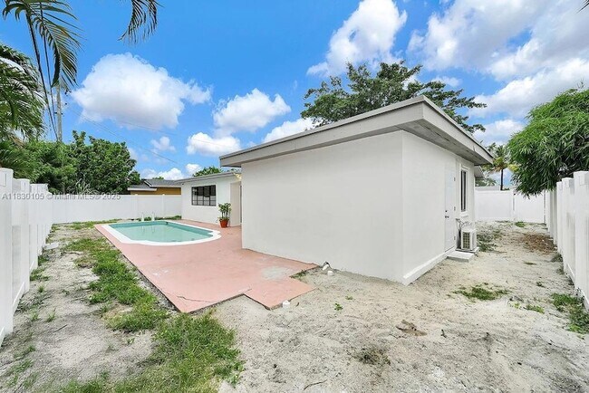 Building Photo - 7710 NW 6th Ct