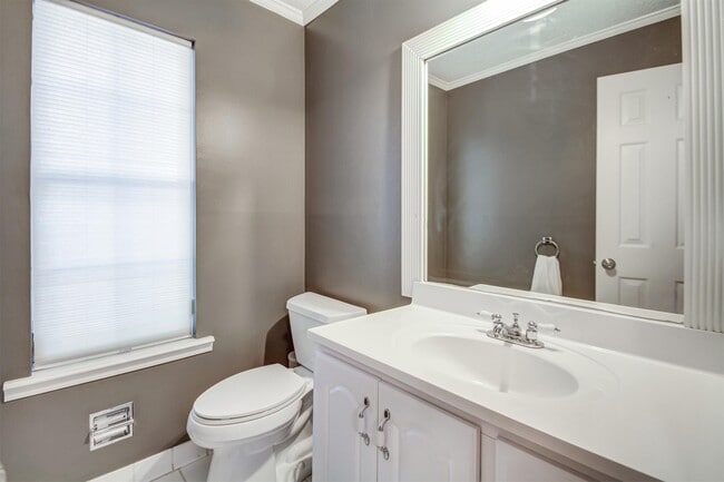 Building Photo - 1080 Woodbridge Hollow NE