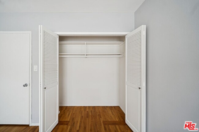 Building Photo - 5307 Vantage Ave