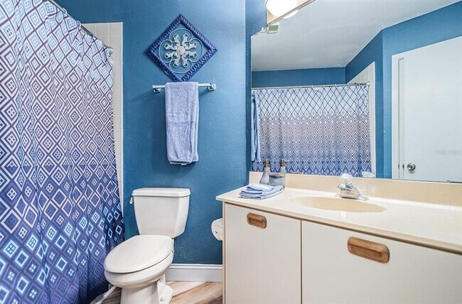 Building Photo - 6000 Bahia Del Mar Cir N