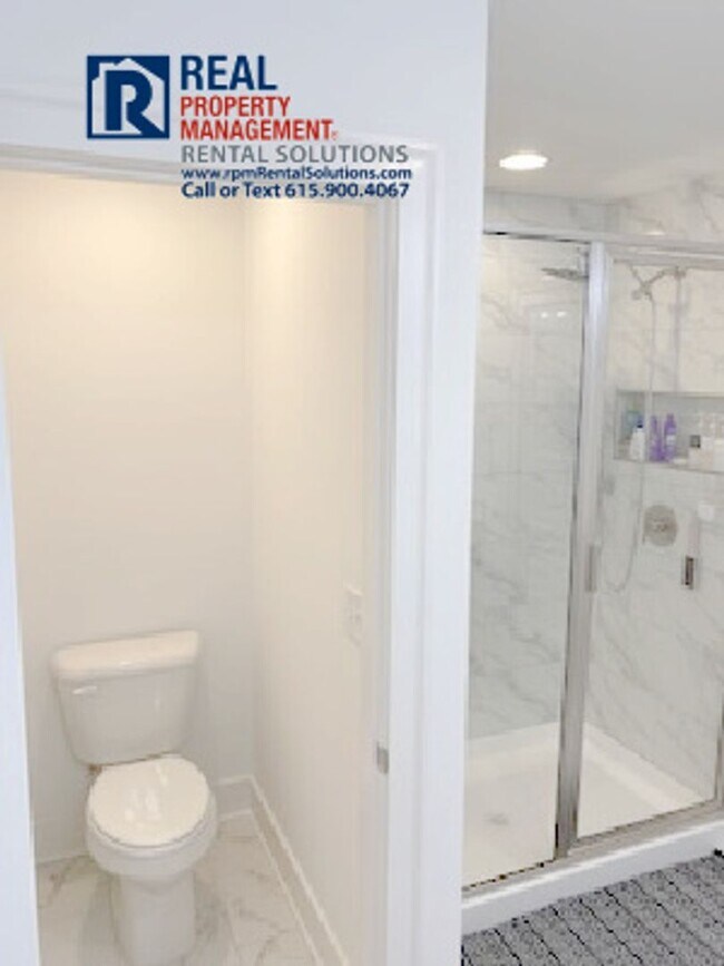 Building Photo - Like new 3 bd townhome in Smyrna with garage!