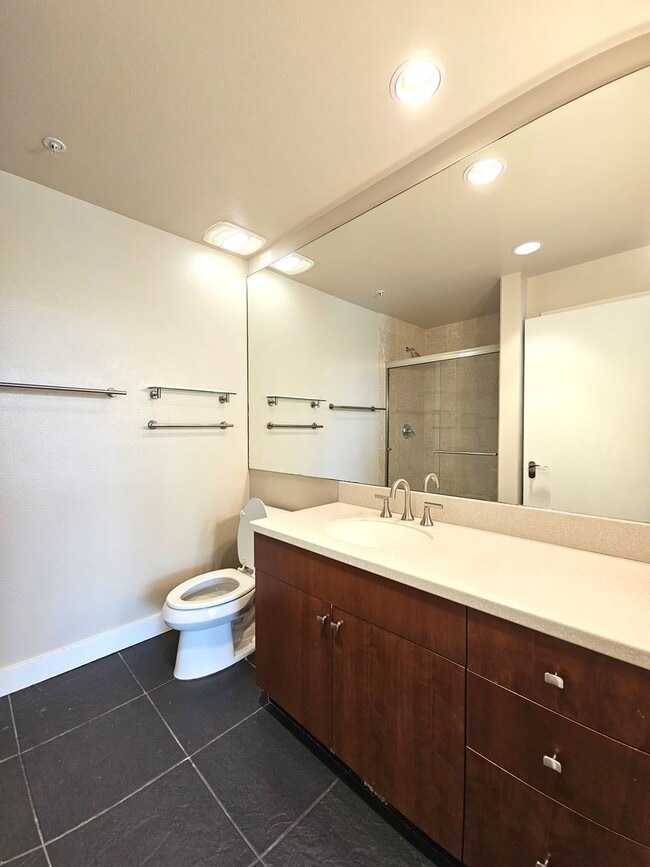 Building Photo - Beautiful Palazzo condo in the heart of downtown Bellevue!
