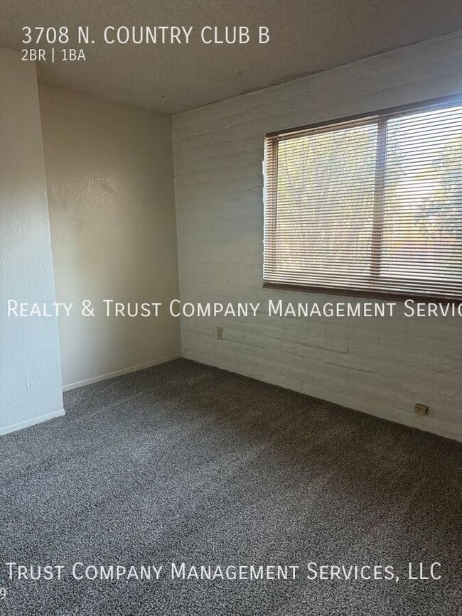Building Photo - 3708 N Country Club Rd