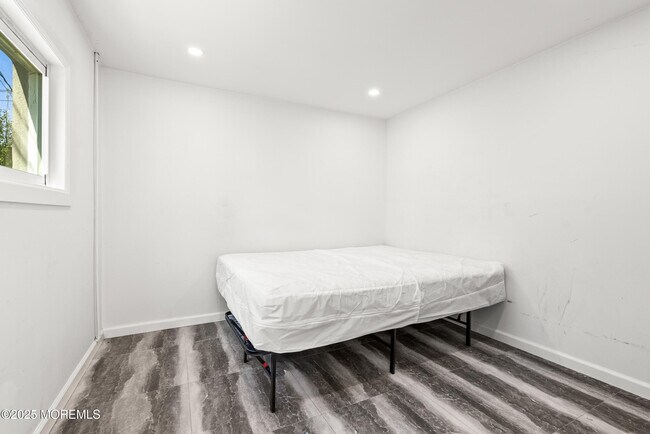 Building Photo - 512 Deal Rd