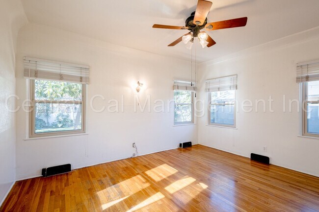 Building Photo - 3 Bedroom/2.5 Bath Home with a Mother In Law Unit - $2595 per month!
