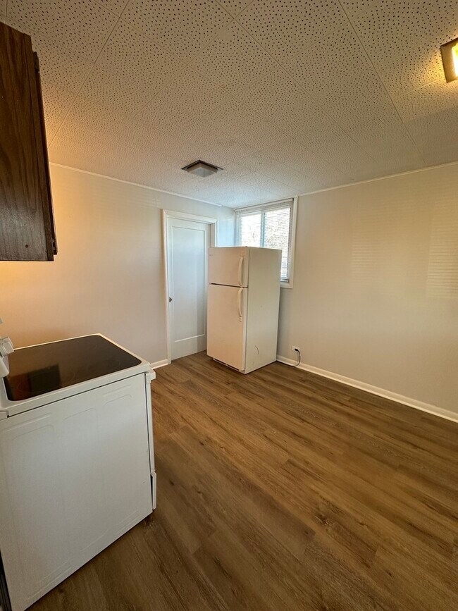 Building Photo - 3400 Main St