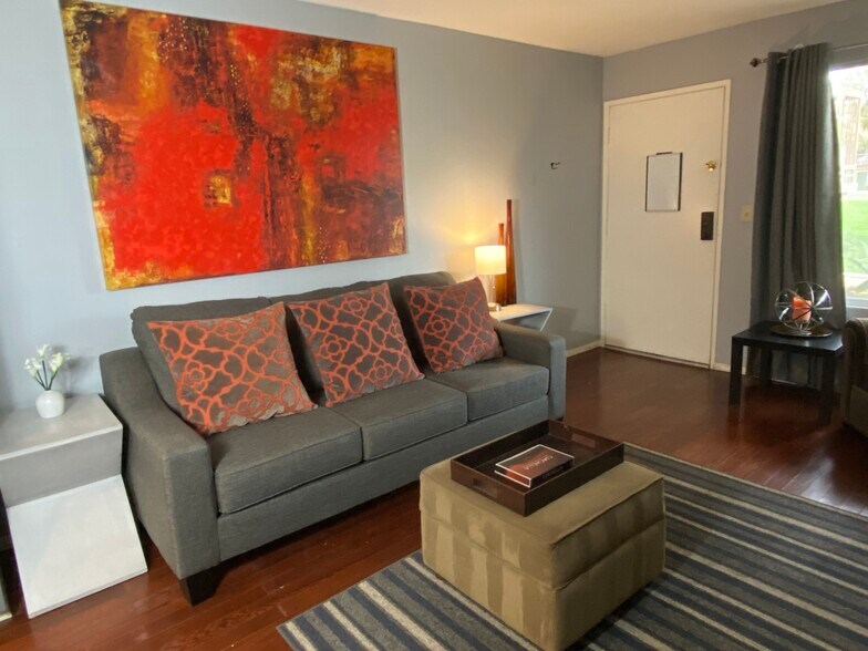 Living room - 9653 Spyglass Ave