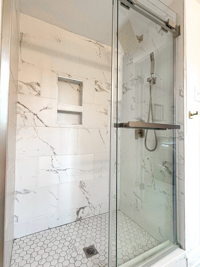 Building Photo - 7601 Bedfordshire Dr