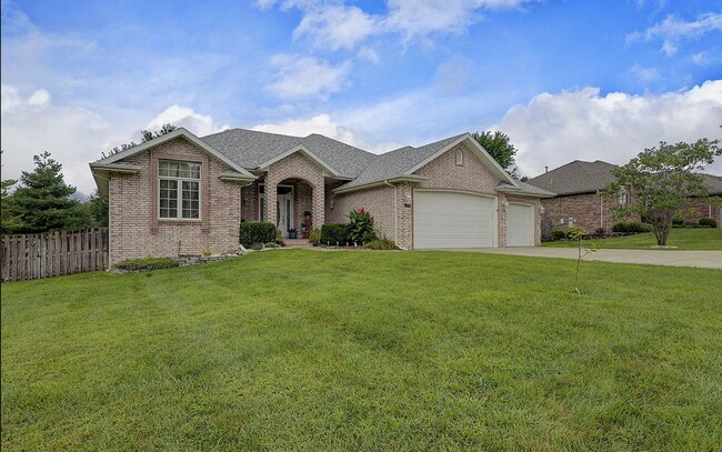 Building Photo - Lots Of New in Marlborough Manor w/ 3 Car Garage