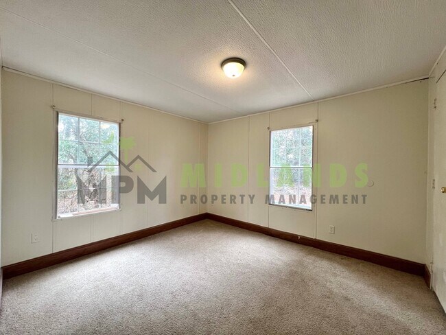 Building Photo - 575 Forts Pond Rd