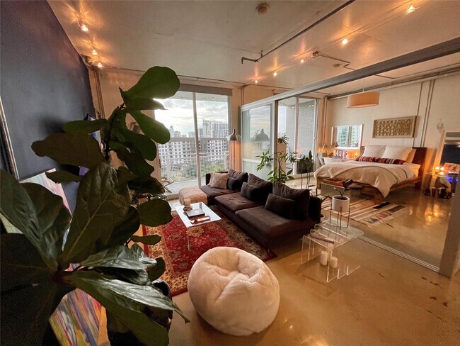 Building Photo - 444 N E St