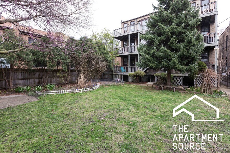 Building Photo - 4410 N Greenview Ave