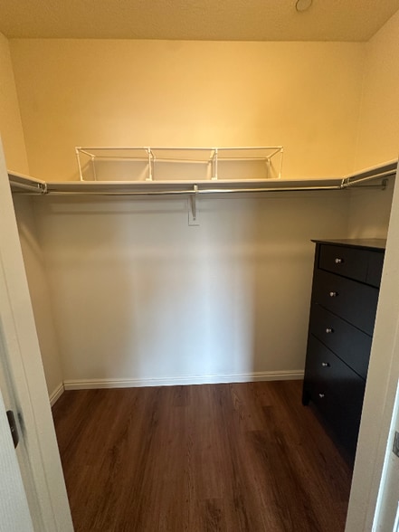 Building Photo - 1931 N Canyon Rd