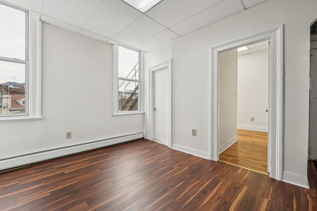Building Photo - 570 Newark Ave