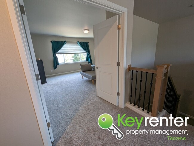 Building Photo - Spacious Northeast Tacoma 3 Bedroom Home for Rent Near Browns Point