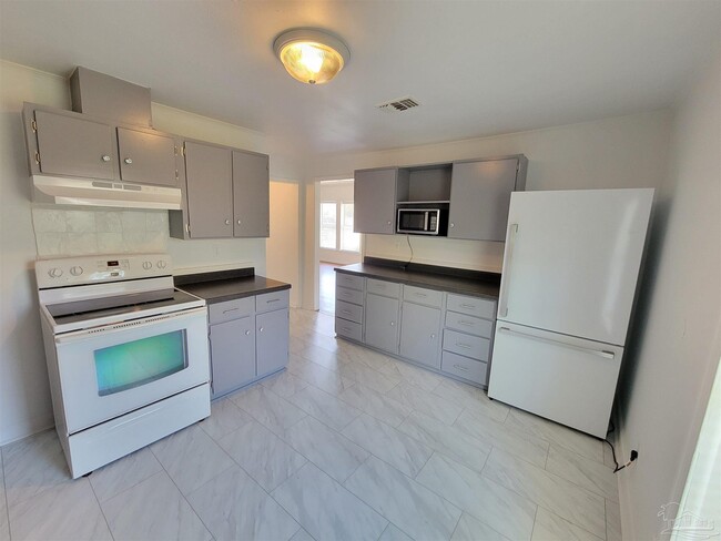 Building Photo - 714 N 49th Ave